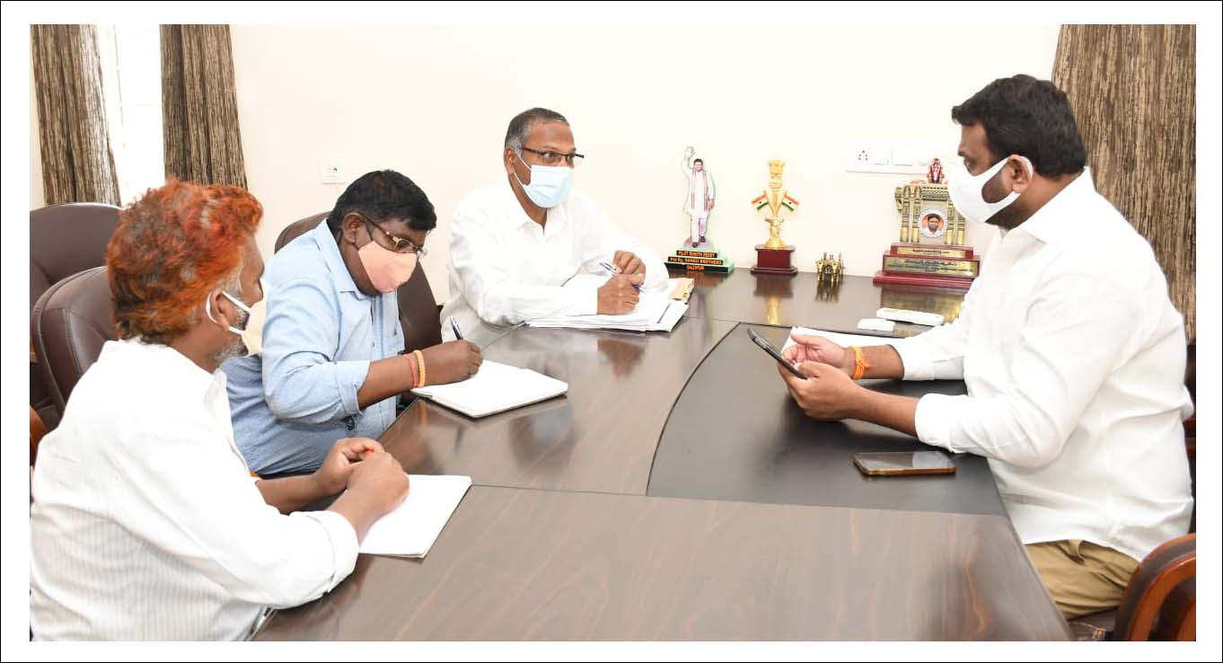 ప్రభుత్వ బ‌డులో బలోపేతమే ప్రభుత్వ లక్ష్యం