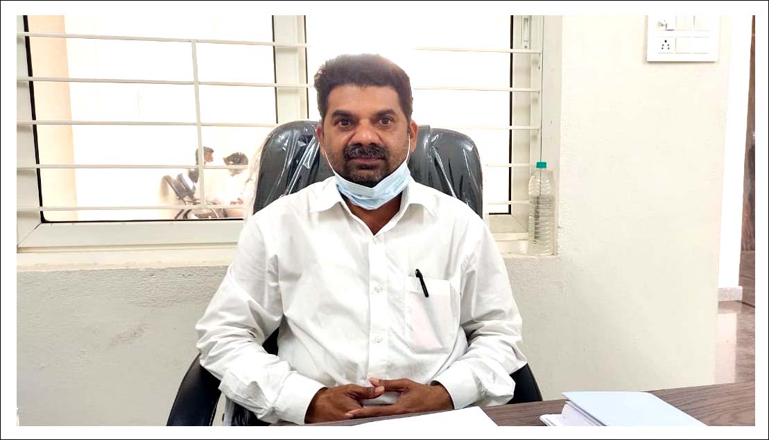 తాండూరు మున్సిపల్ మేనేజర్ నరేందర్ రెడ్డి