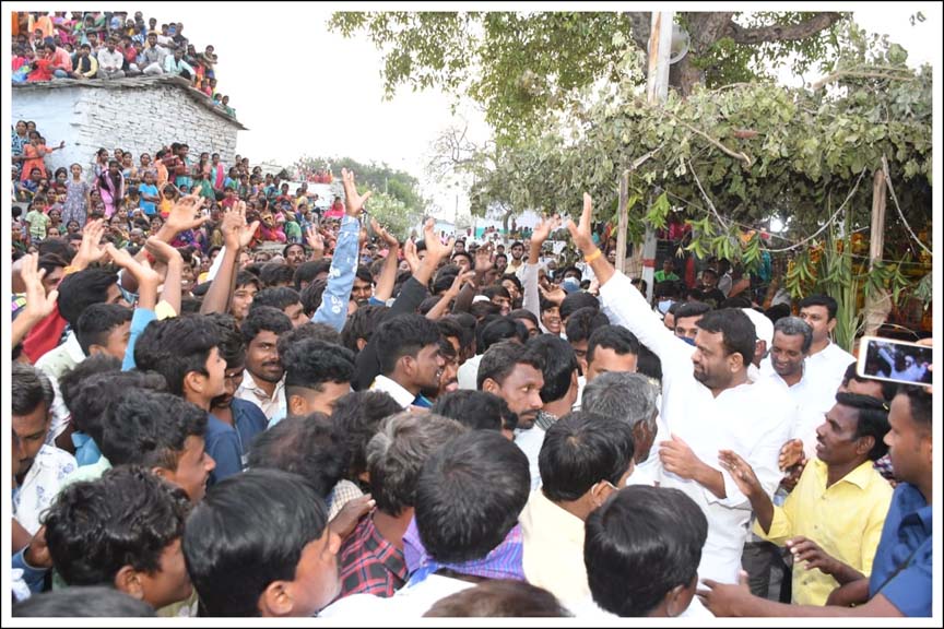గ్రామాల్లో ఎమ్మెల్యే రోహిత్ రెడ్డి సంద‌డి