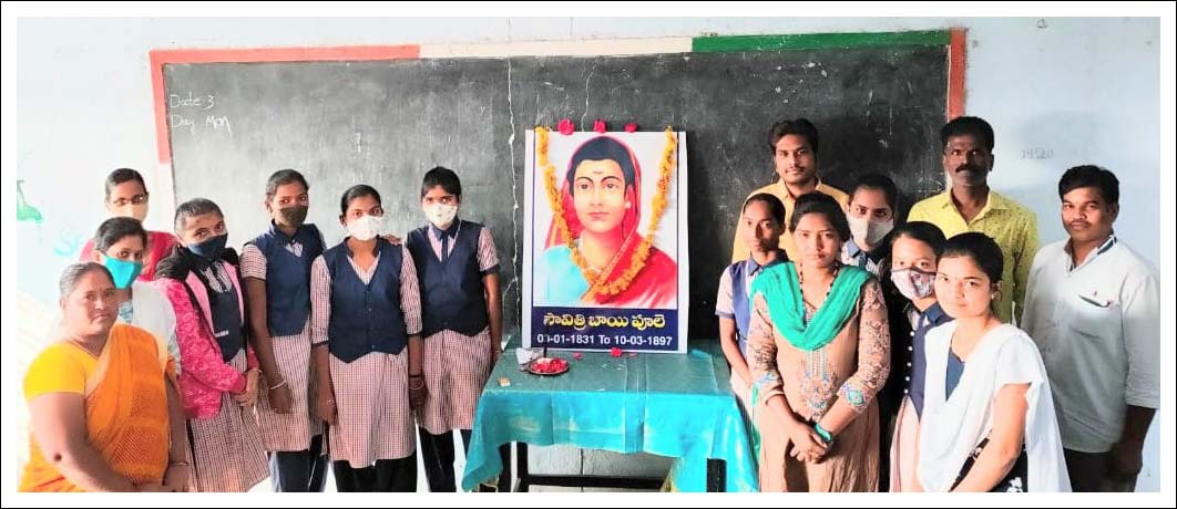 సావిత్రి బాయి పూలే జీవితం ఆదర్శప్రాయం