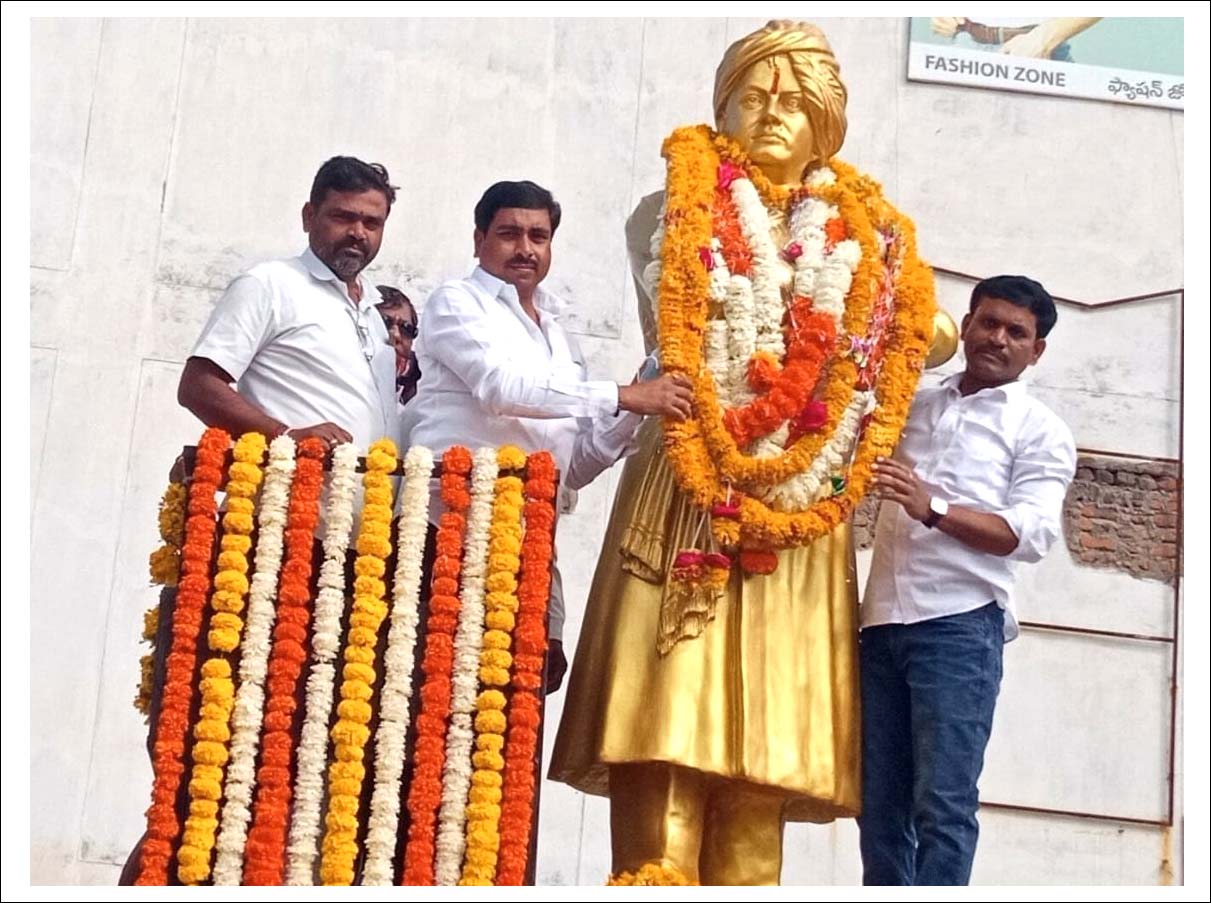 స్పూర్తి దాయ‌కుడు స్వామి వివేకానంద‌ : రాజ్ కుమార్