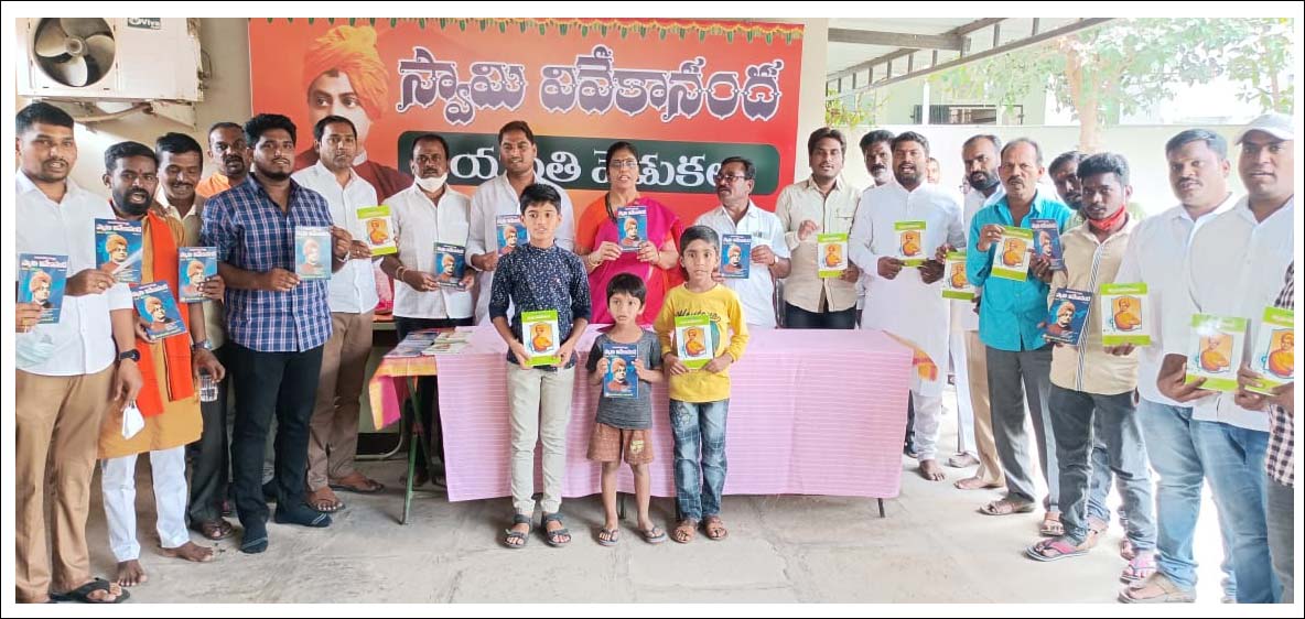 వివేకానందుని స్పూర్తి కొనసాగించాలి