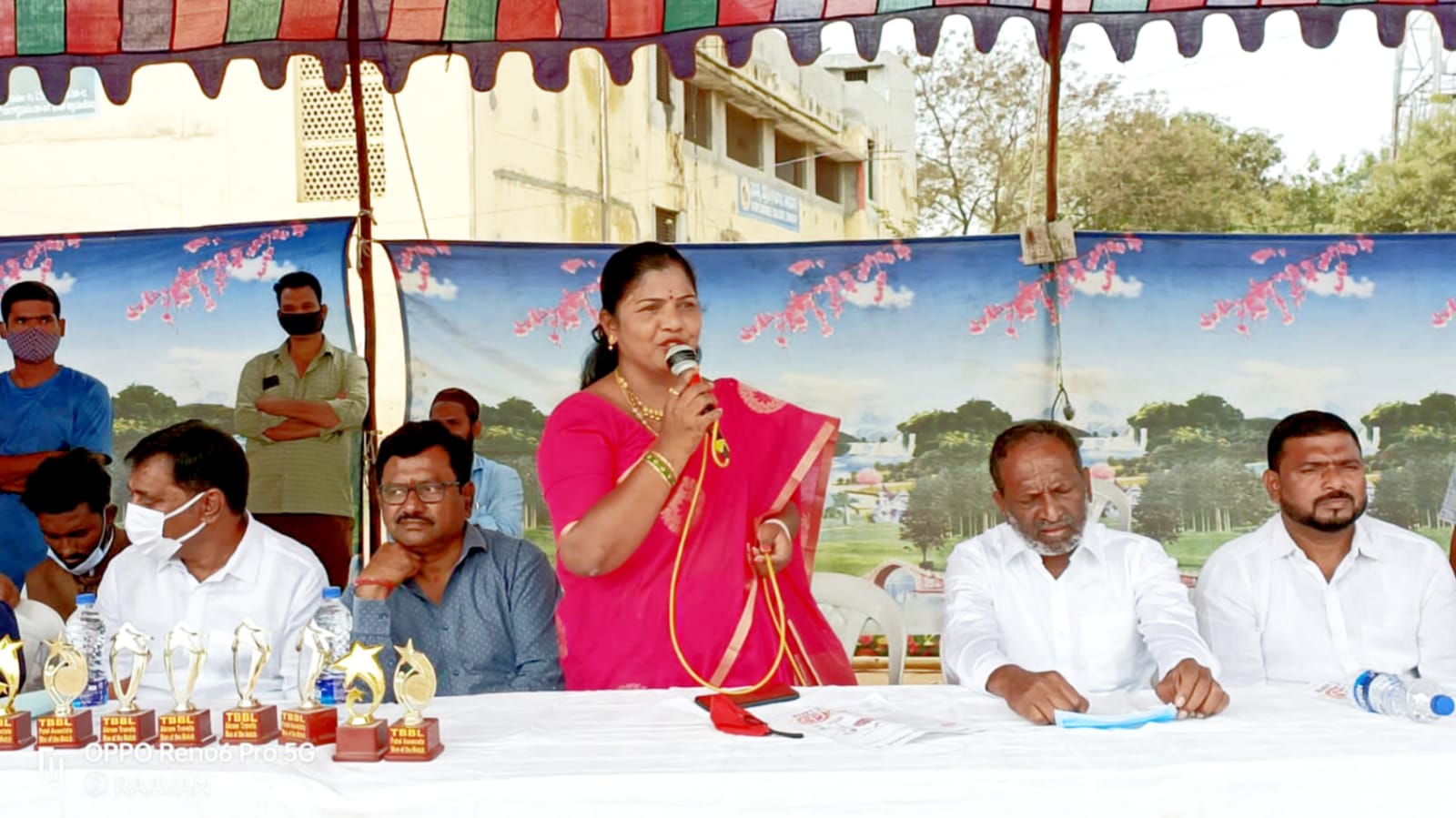 క్రీడలతో స్నేహపూర్వక వాతావరణం