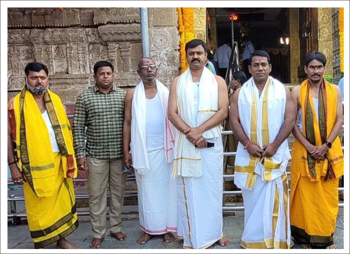 భద్రాద్రి సీతారాముల సేవలో తాండూరు నేతలు