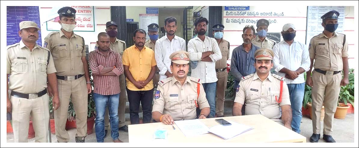 పోలీసుల‌తో దురుసుగా ప్ర‌వ‌ర్తించిన నిందితుల రిమాండ్