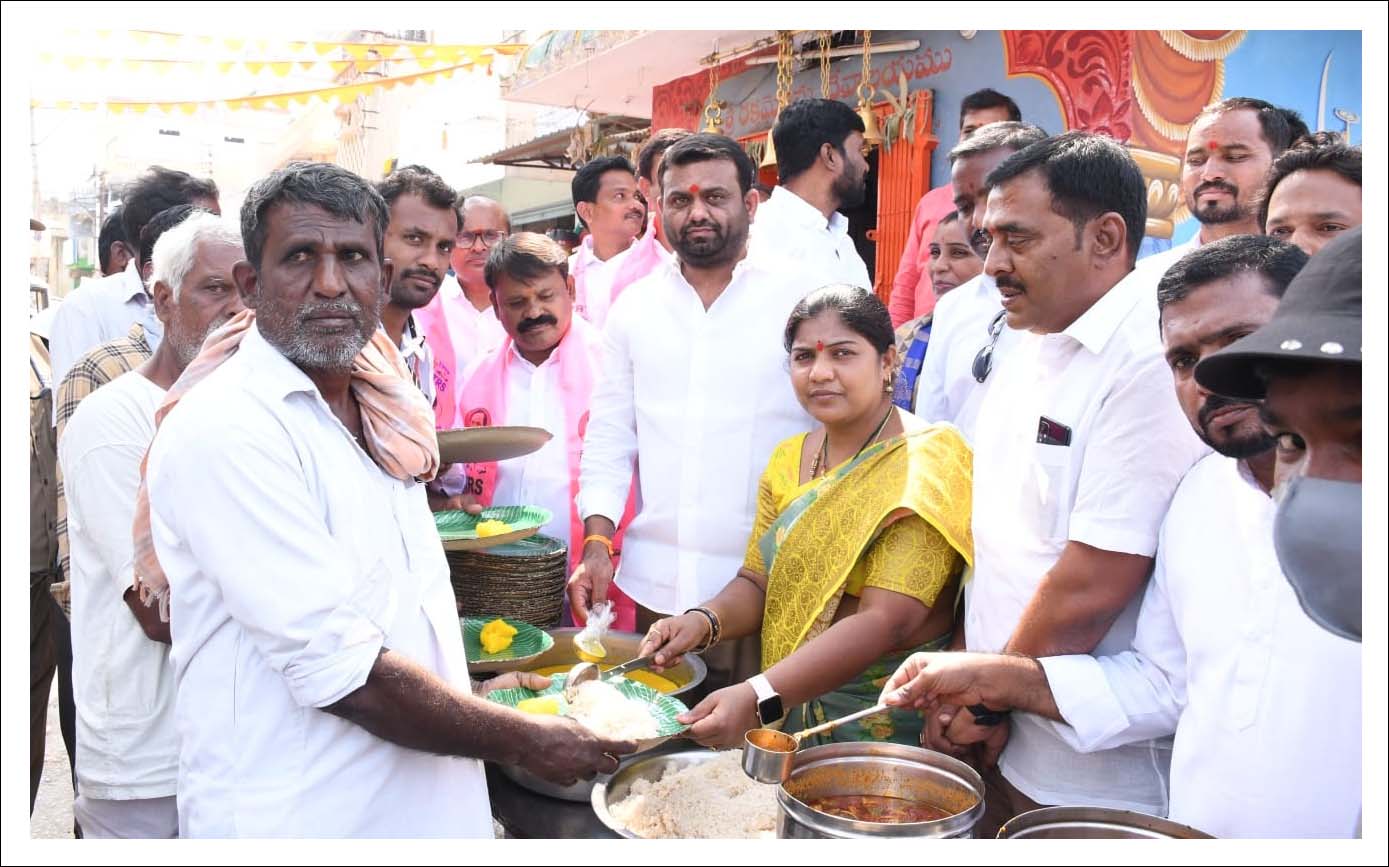 కేసీఆర్‌ను దీవించండి..!