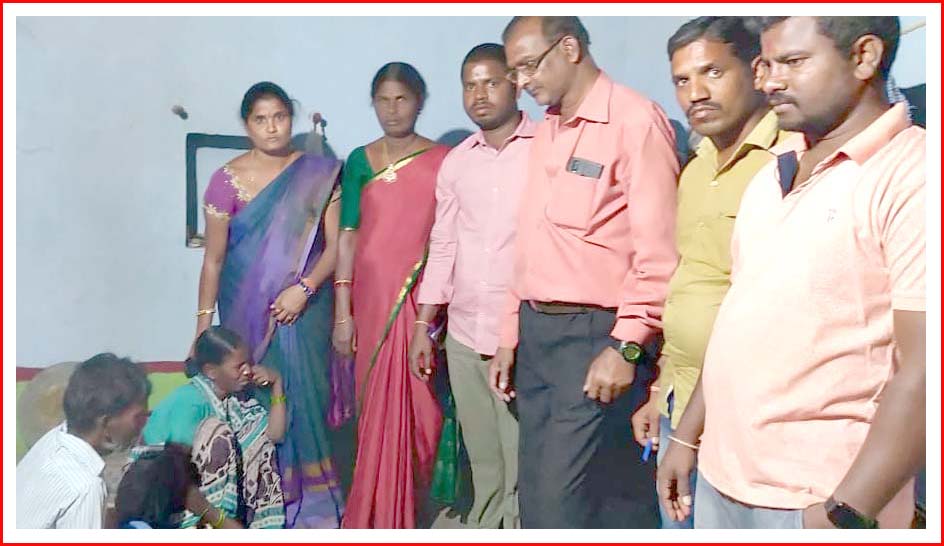 మున్సిపల్ కార్మికుడిని ప‌రామ‌ర్శించిన నేత‌లు