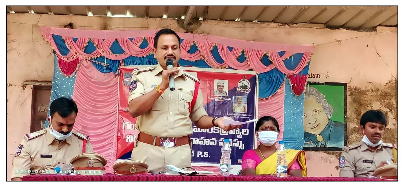 గంజాయి పండిస్తే సంక్షేమ పథకాలు క‌ట్