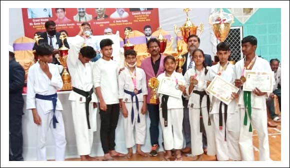 కరాటే పోటీలో మెరిసిన తాండూరు క్రీడాకారులు