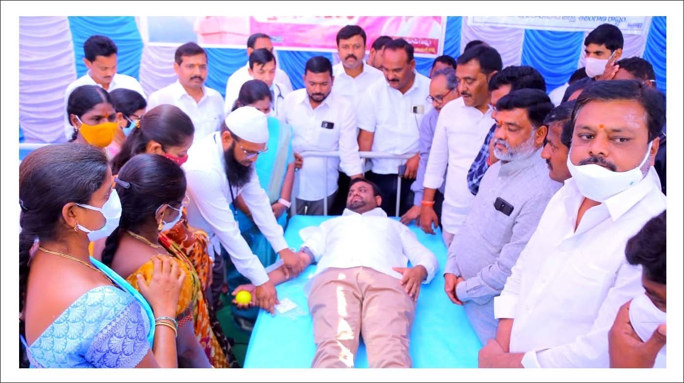 కృషీవలుడూ.. సీఎం కేసీఆర్..!