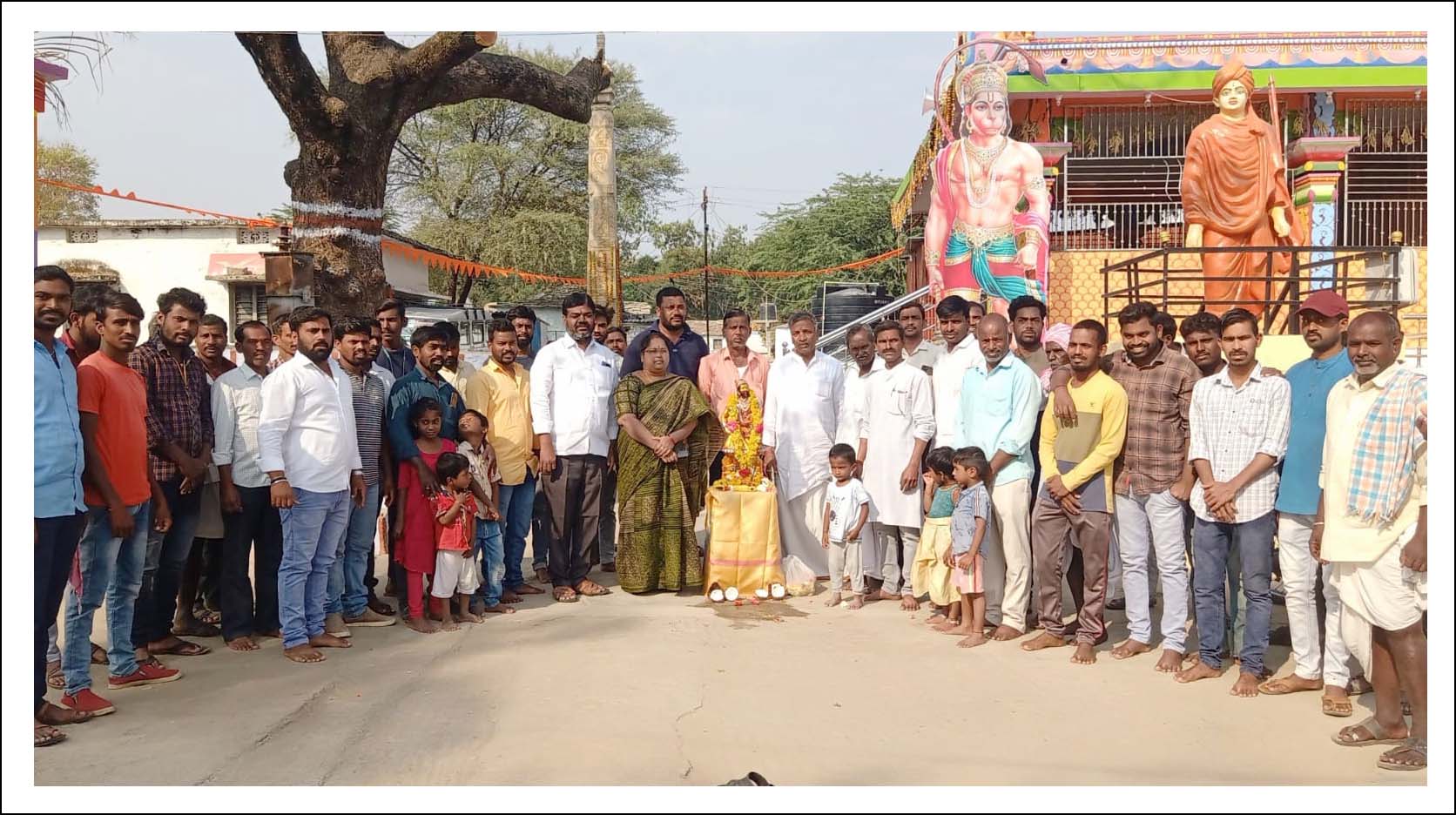 చత్రపతి శివాజీని ఆదర్శంగా తీసుకోవాలి