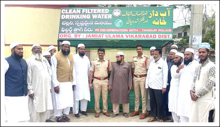 బాట‌సారుల దాహార్తిని తీర్చ‌డం అభినంద‌నీయం