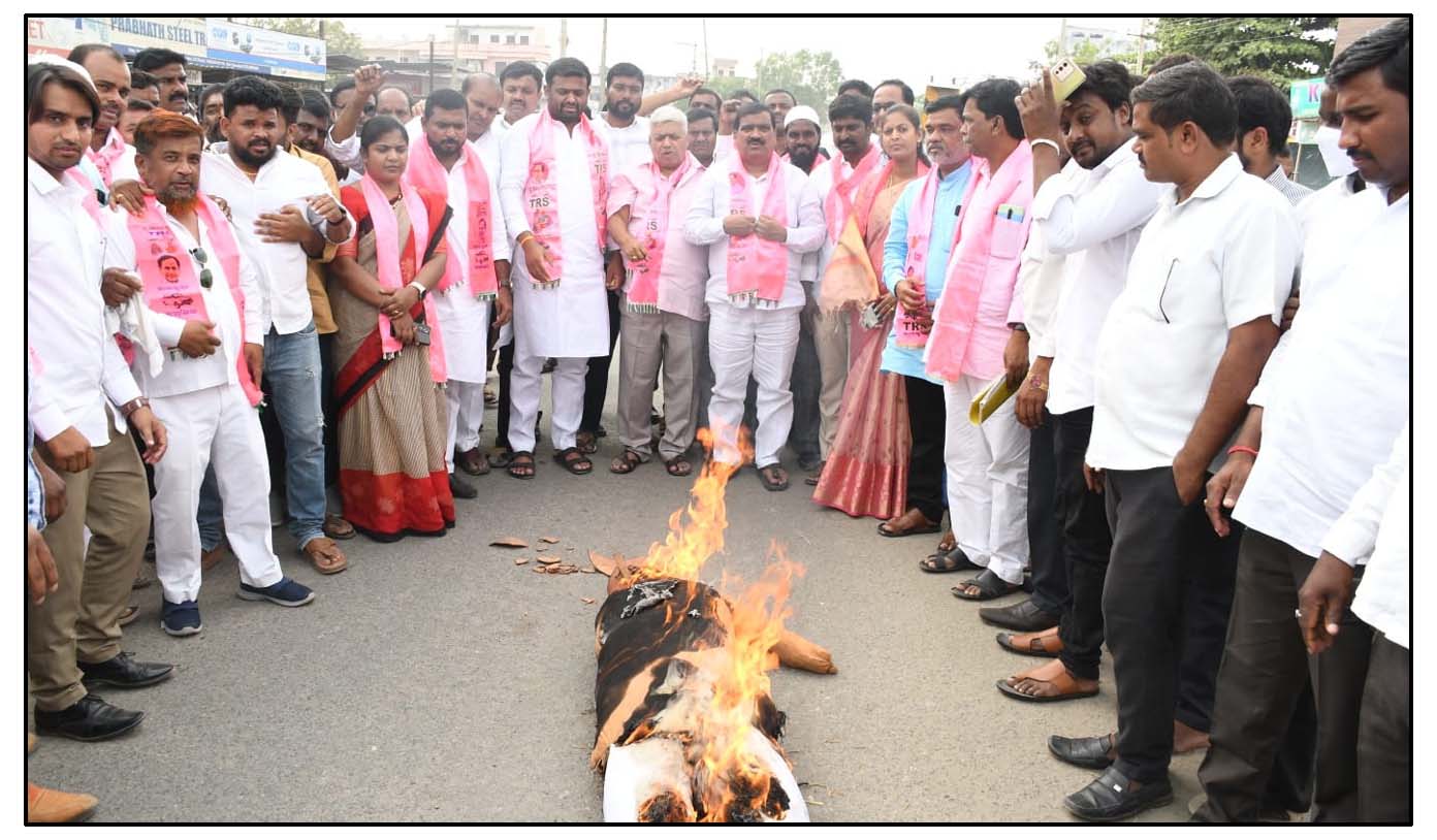 పెంచిన పెట్రోల్, డీజిల్, గ్యాస్ ధరలు తగ్గించాలి