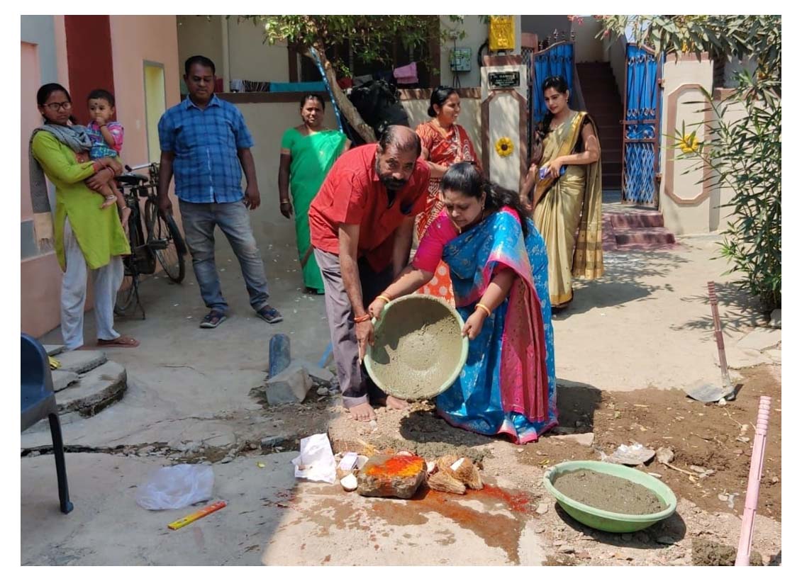 గాంధీన‌గ‌ర్‌లో సీసీ రోడ్డు ప‌నులు ప్రారంభం