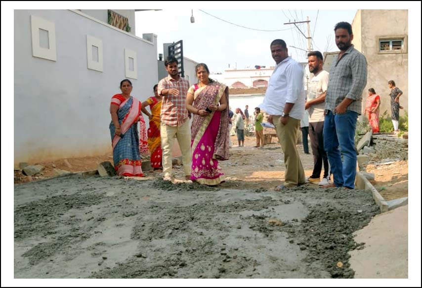 గత కౌన్సిల్ నిధులతోనే సీసీ రోడ్డు నిర్మాణం