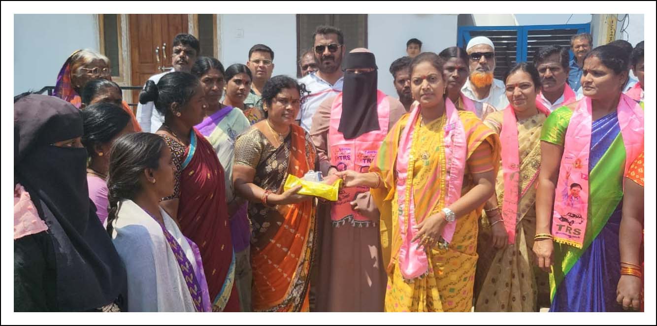 అసలైన మహిళ బంధువు సీఎం కేసీఆరే..!