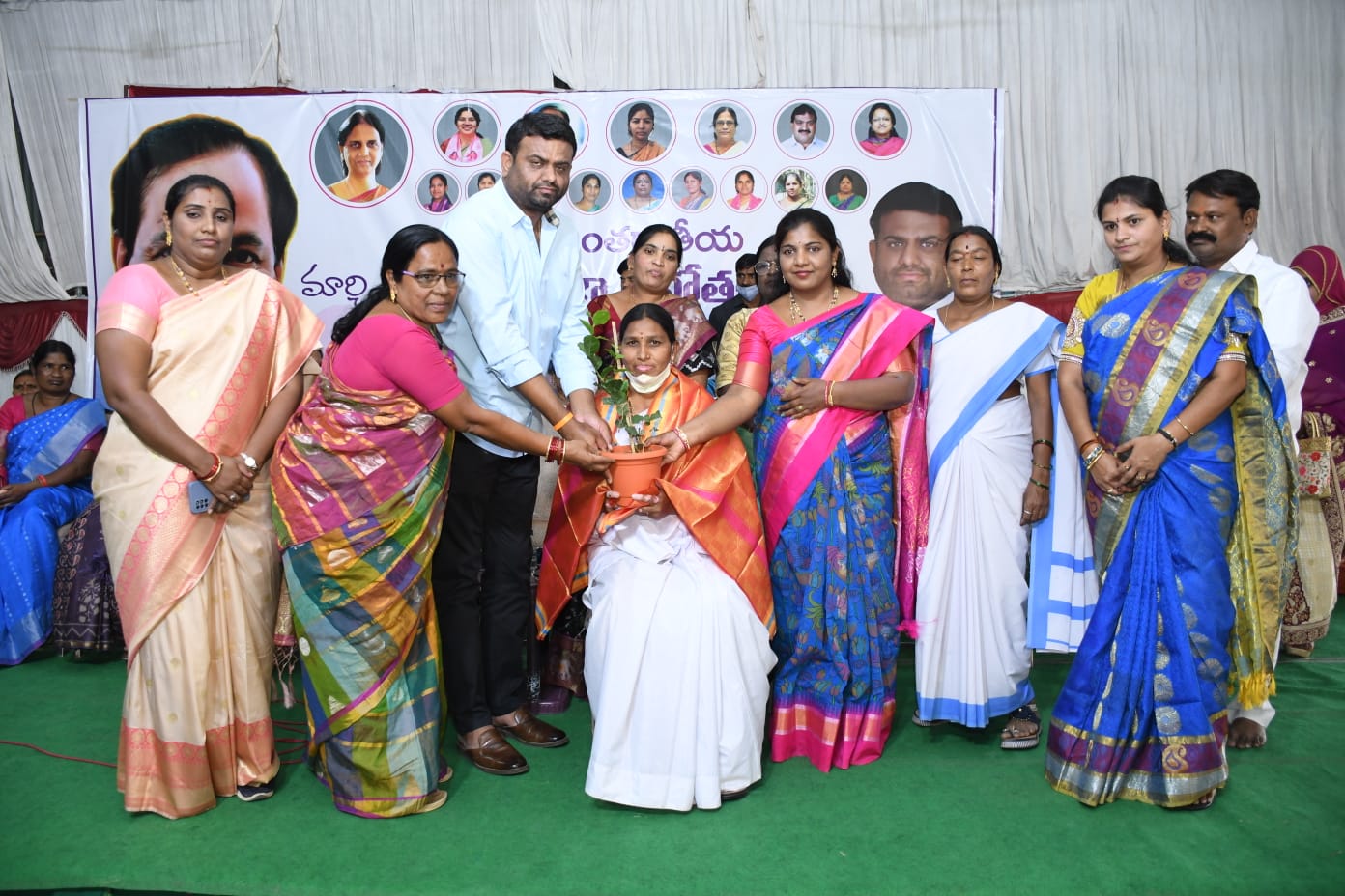 మహిళలకే పెద్ద‌పీట..!