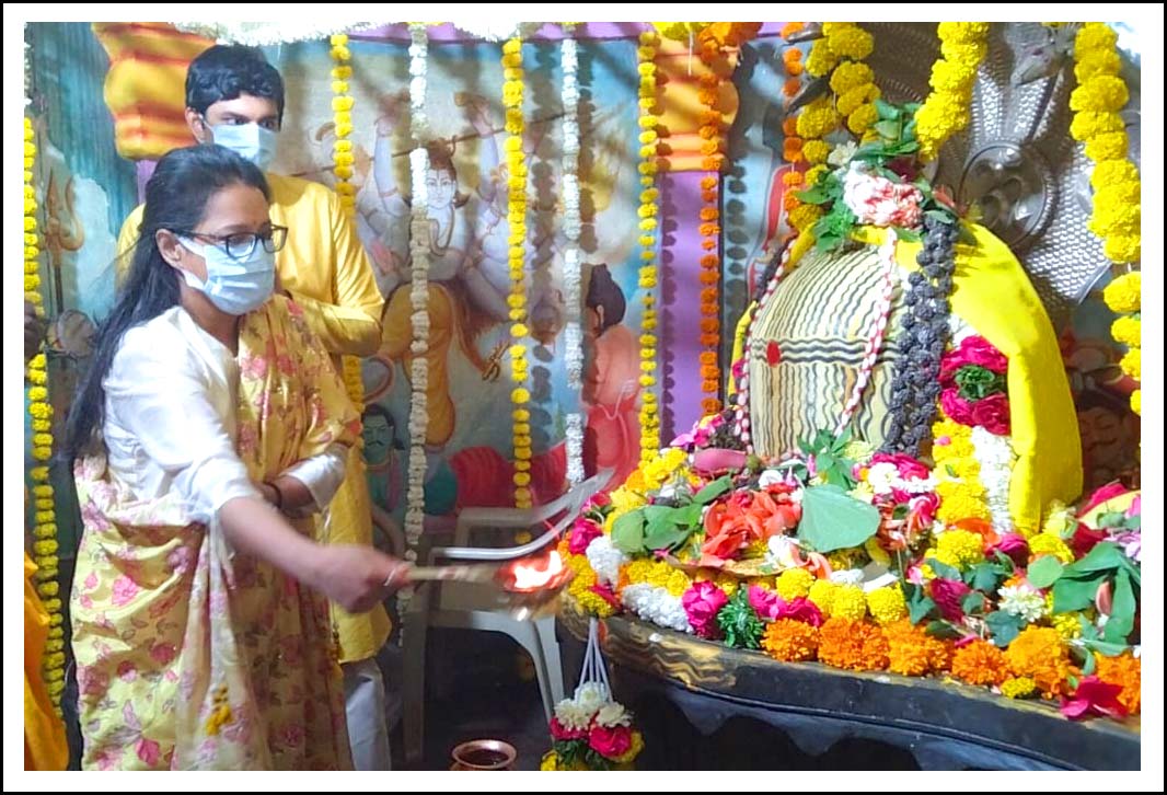 భూకైలాస్‌లో శివున్ని ద‌ర్శించుకున్న క‌లెక్ట‌ర్ నిఖిల