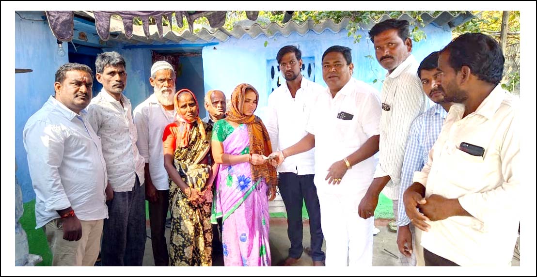 మృతుని కుటుంబానికి వాసు ప‌వార్ చేయూత‌