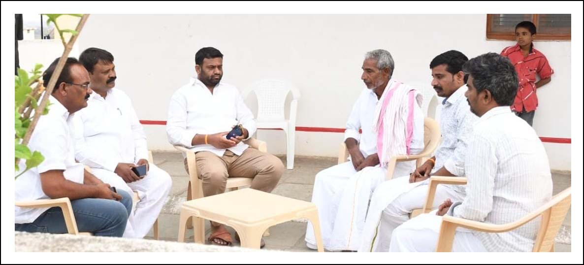 పెరుమాళ్ల కుటుంబసభ్యులను పరామర్శించిన ఎమ్మెల్యే