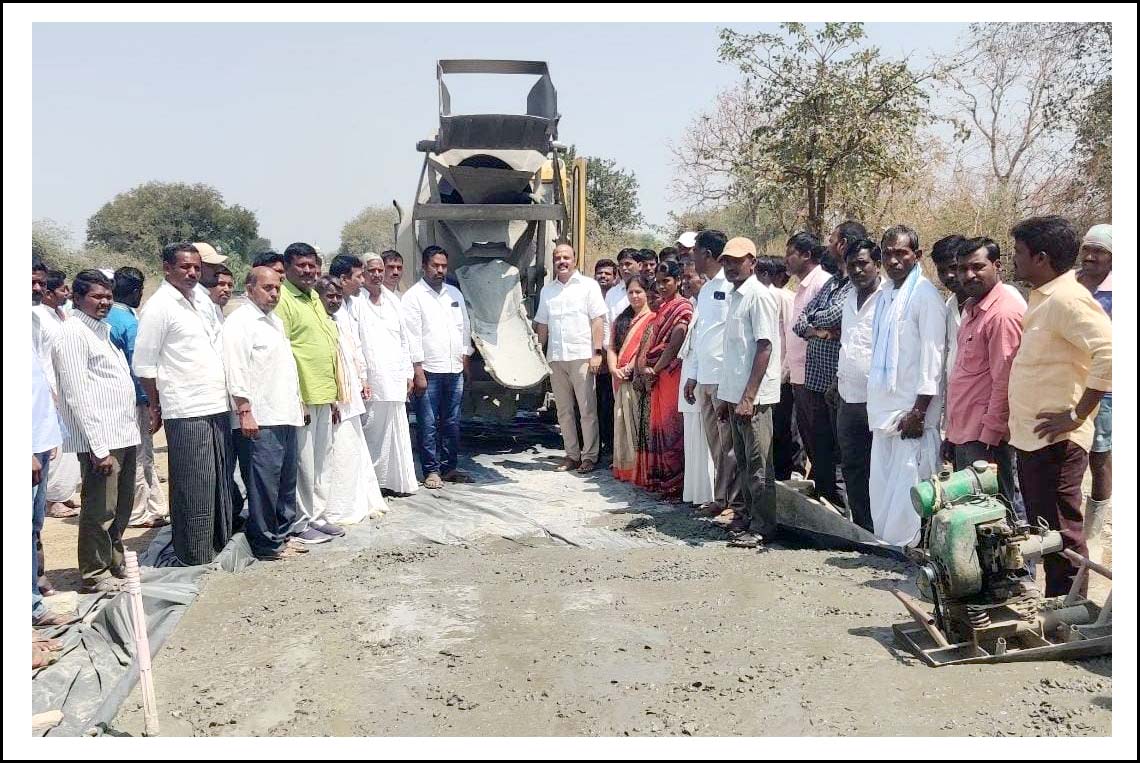 గ్రామాభివృద్ధికి ఐక్యంగా కృషి చేయాలి : నర్సింహారెడ్డి (బాబు)