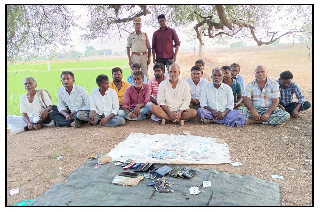 పేకాట రాయుళ్ల‌పై టాస్క్‌పోర్స్ పోలీసుల దాడులు