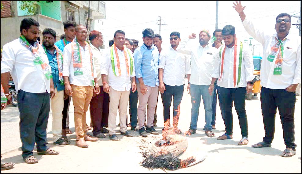 ఎమ్మెల్సీ బేషరుతుగా క్షమాపణ చెప్పాలి