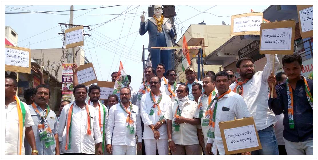 గ‌ల్లిలో, ఢిల్లీలో దొంగ కొట్లాట‌లు..!