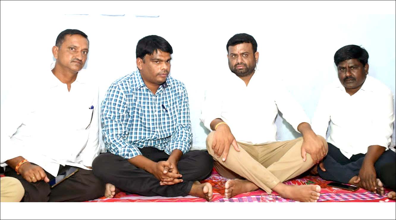 జ‌ర్న‌లిస్టు గౌస్‌ను ప‌రామ‌ర్శించిన ఎమ్మెల్యే రోహిత్ రెడ్డి
