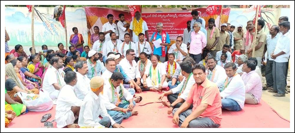 కార్మికులపట్ల మొండి వైఖరి వీడాలి