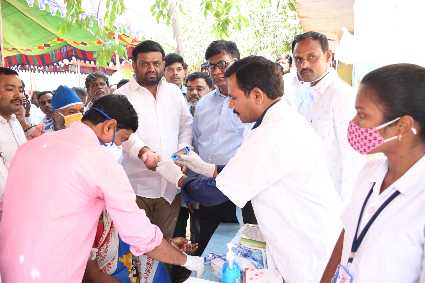 వైద్య ఆరోగ్యానికి స‌ర్కారు పెద్ద‌పీట‌