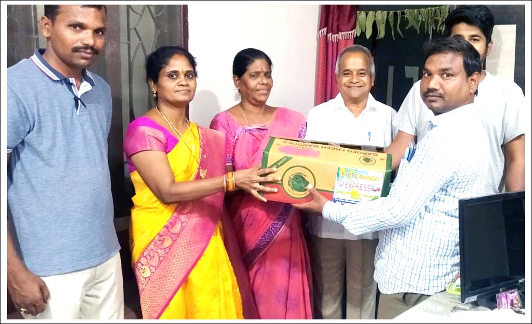 ఆర్టీసీలో మామిడిపండ్ల డెలివరీ
