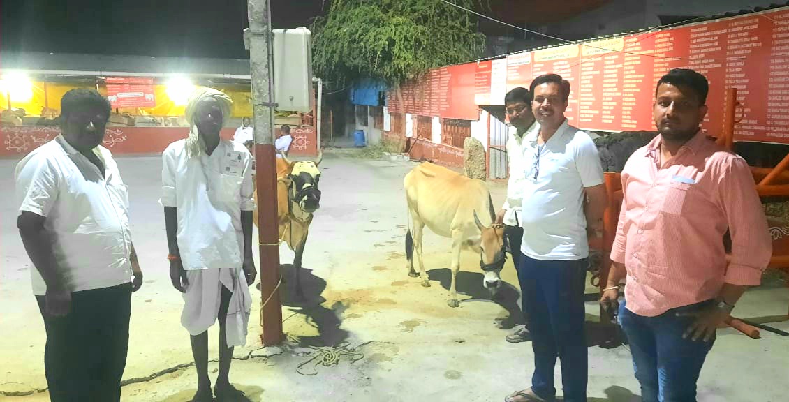 గిరిజన రైతుకు గోశాల చేయూత