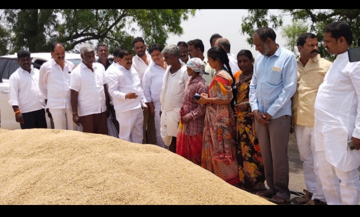 రైతులు ఆధైర్య ప‌డొద్దు..!