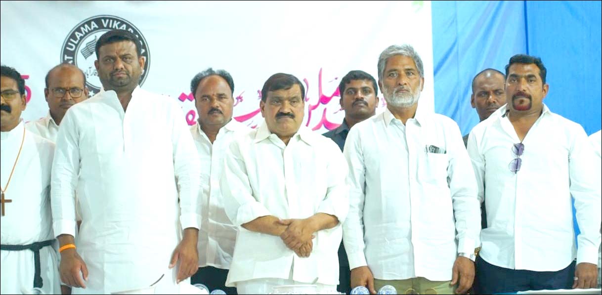 మైనార్టీల సంక్షేమానికి పెద్దపీట