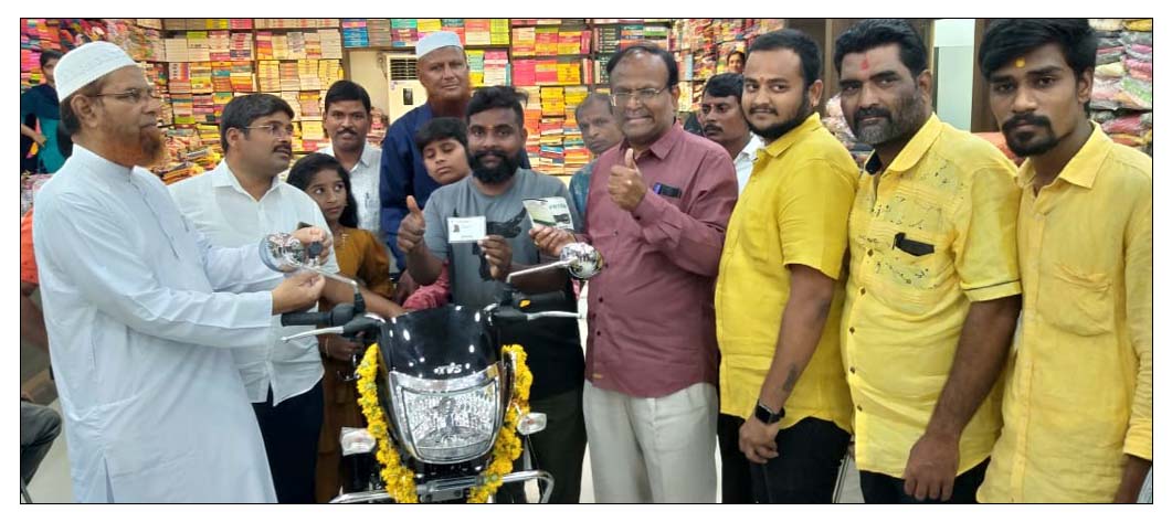 కుమార్ షాపింగ్‌మాల్‌లో లక్కీ డ్రా