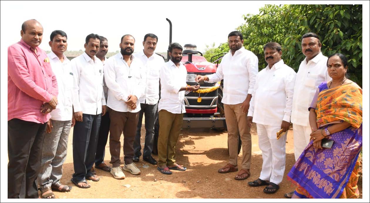 ద‌ళితబంధుతో ఆర్థిక చేయూత‌