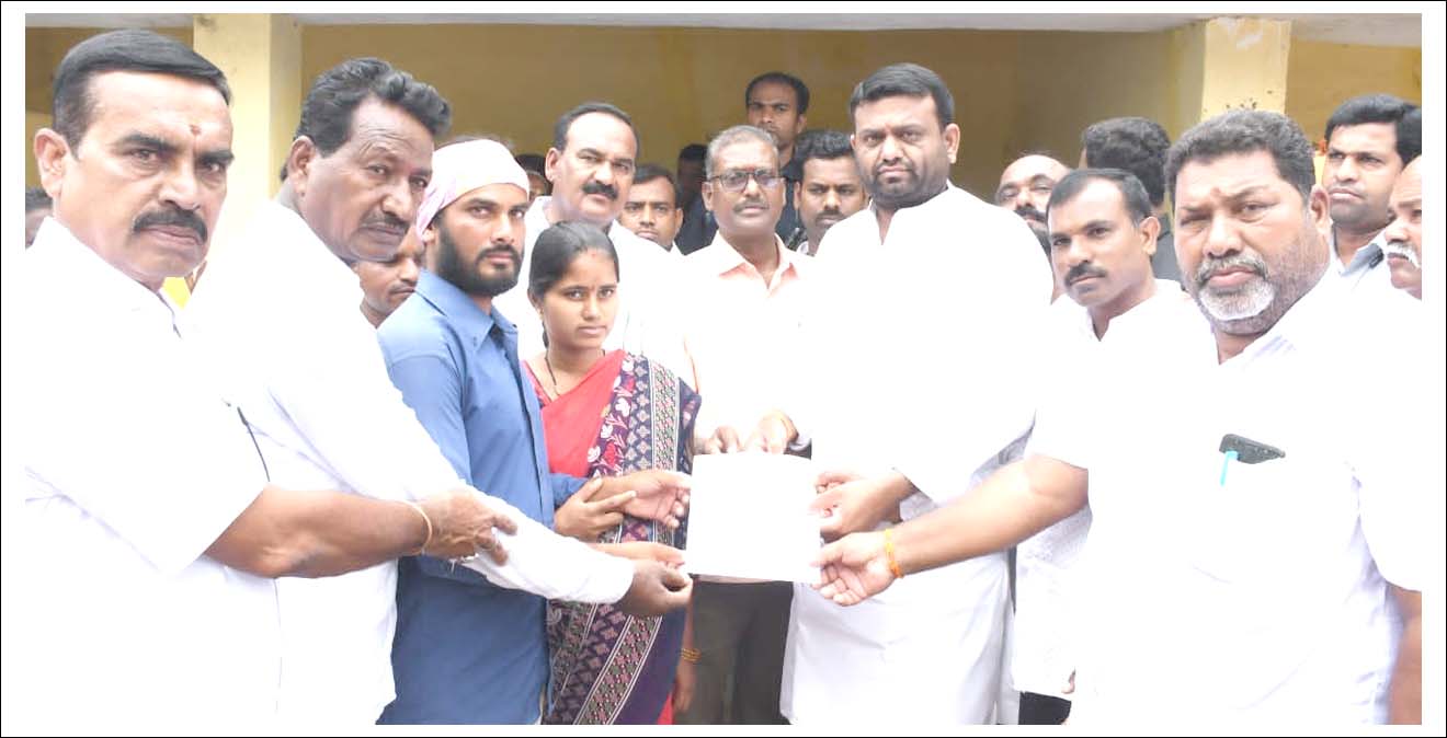 ఆద‌ర్శ వివాహాల‌కు ప్రోత్సాహాం