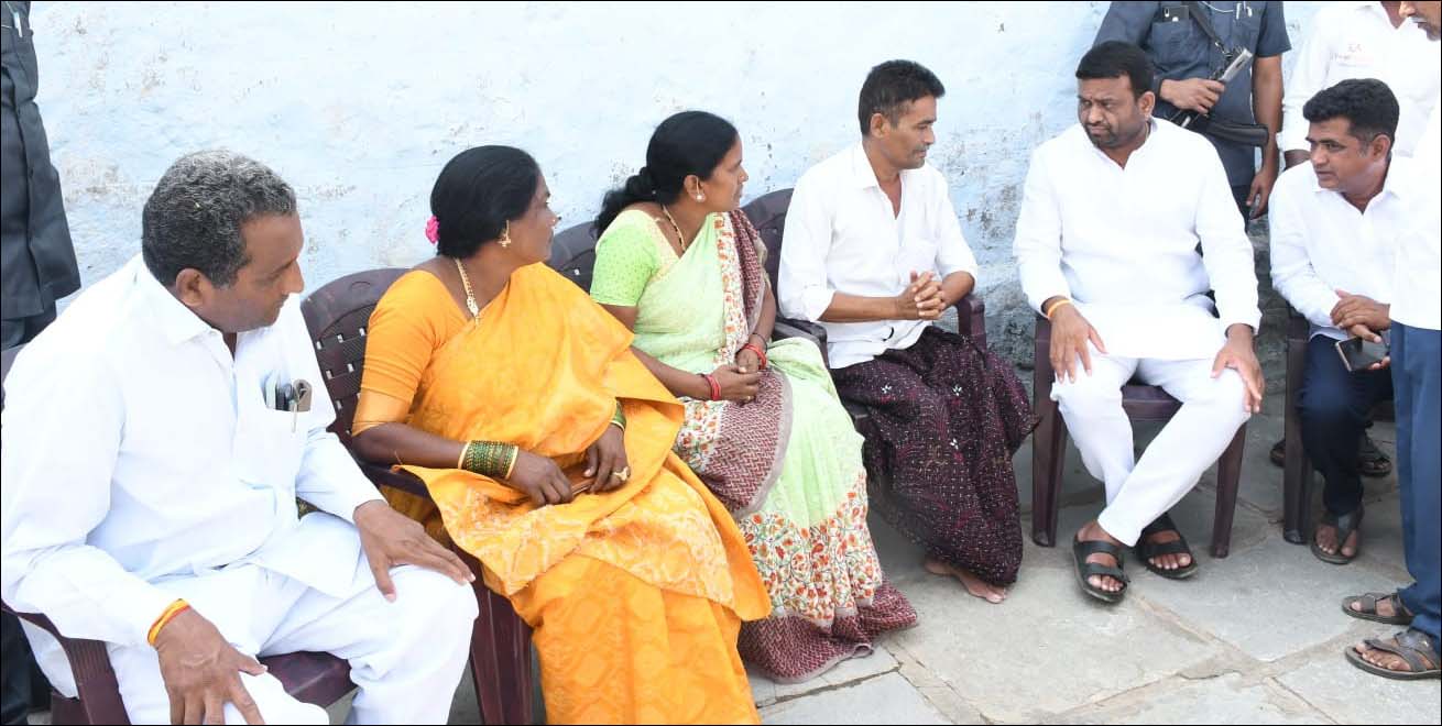 అధైర్య ప‌డ‌కండి అండ‌గా ఉంటా