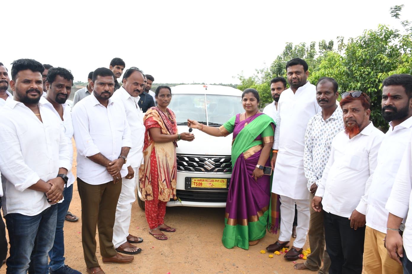 ద‌ళిత‌బంధుతో శాశ్విత ఉపాధి