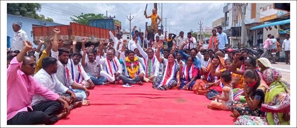 30రోజుల్లో సమస్యలు తీర్చకపోతే కలెక్టరేట్ ముట్టడి