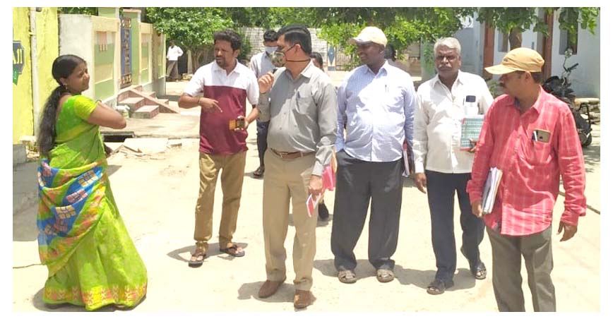పరిసరాల పరిశుభ్ర‌త‌కు ప్రాధాన్యం