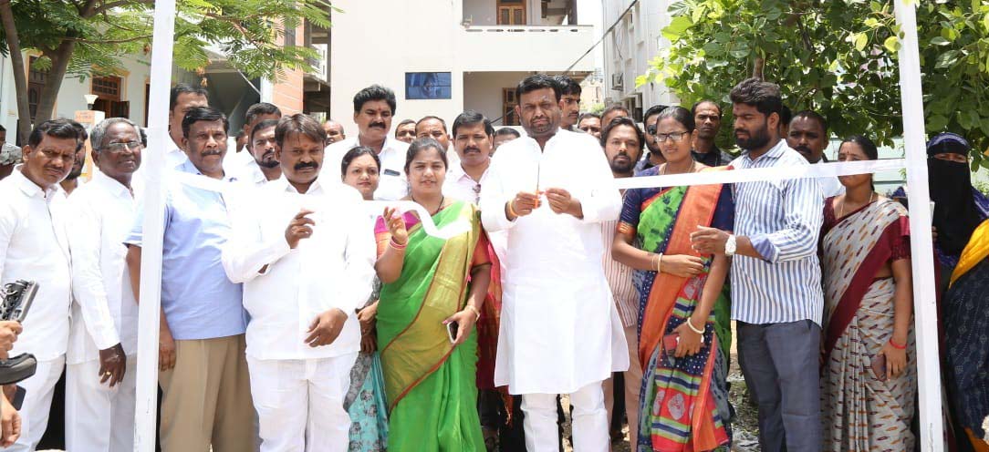 ప్ర‌గ‌తి బాట ప‌ట్టించాలి