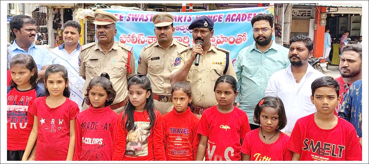 అమ్మాయిలను వేధిస్తే శిక్ష త‌ప్ప‌దు