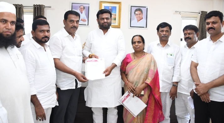టీఆర్ఎస్ నేతలకు కీలక పదవులు