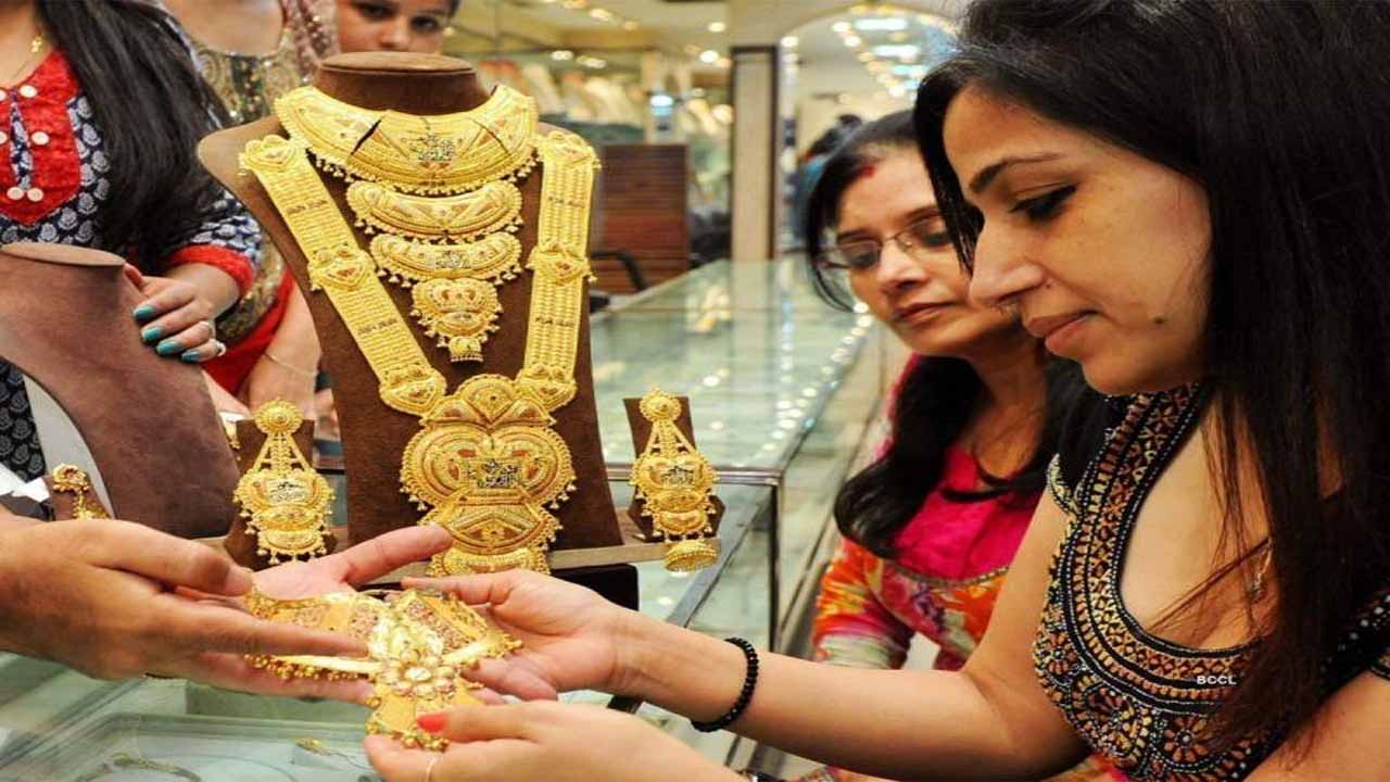 బంగారం ప్రియుల‌కు గుడ్ న్యూస్