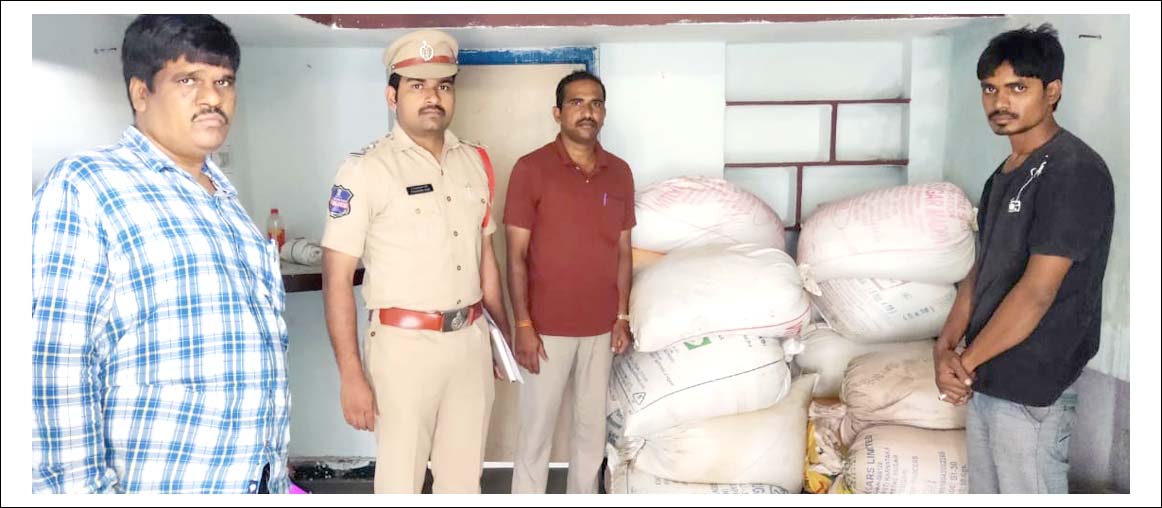 గుట్టుగా రేషన్ దందా..!