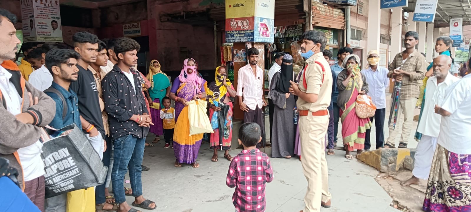 ఆన్‌లైన్ మోసాలపై అప్రమత్తంగా ఉండాలి