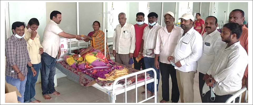 అందరు సేవా గుణాన్ని ప్రదర్శించాలి
