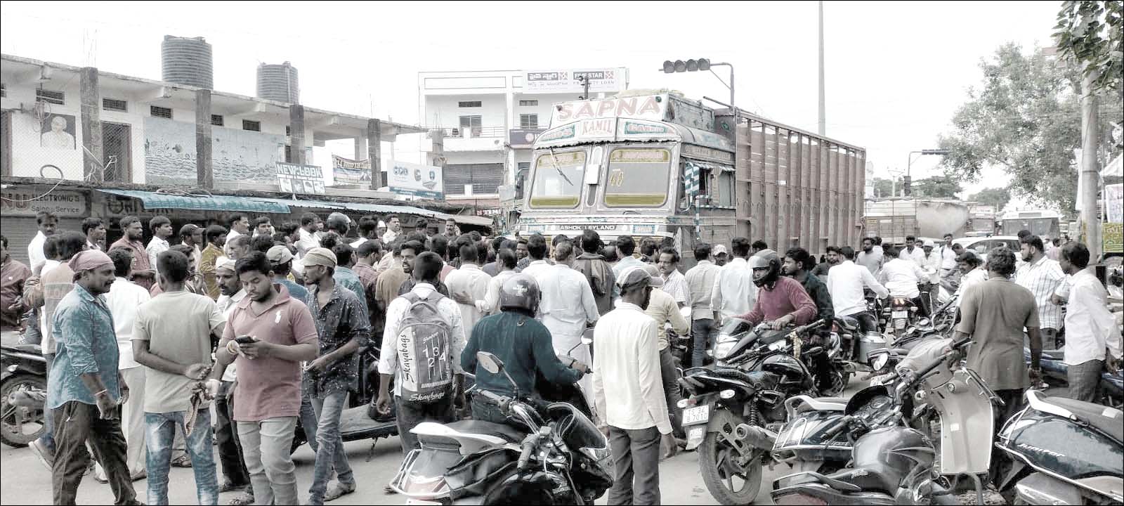 స్కూటీకి పైకి దూసుకొచ్చిన లారీ